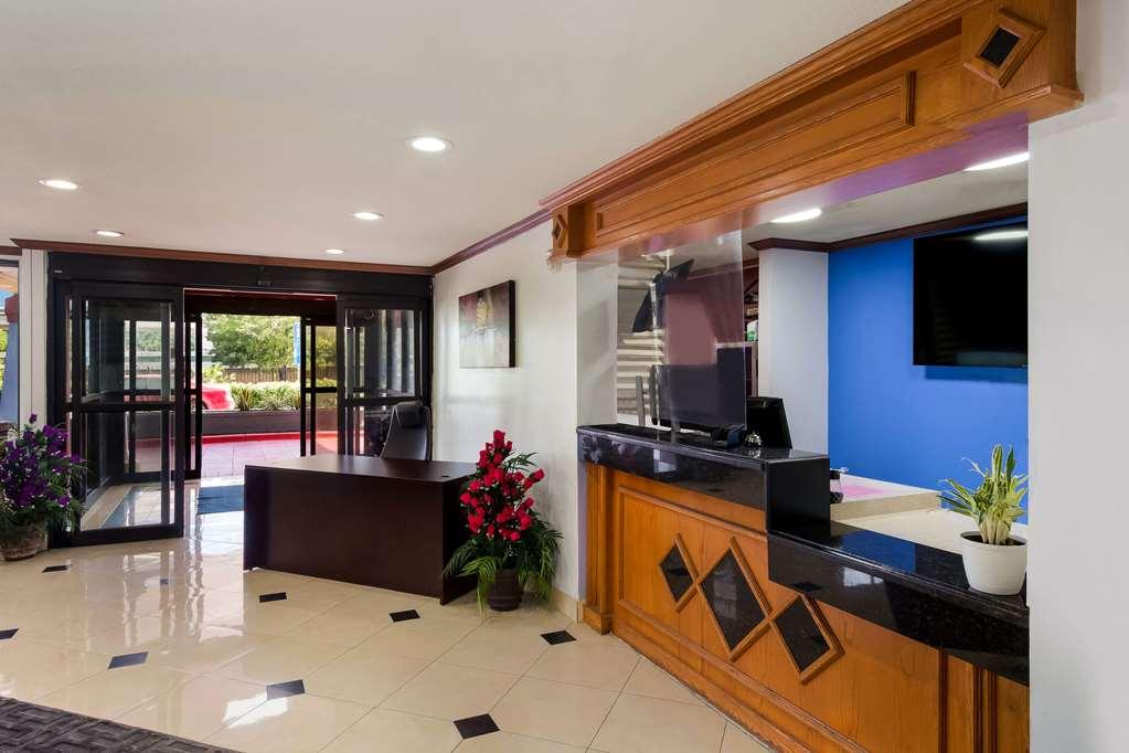 Rodeway Inn Houston North Greenspoint Interiør bilde